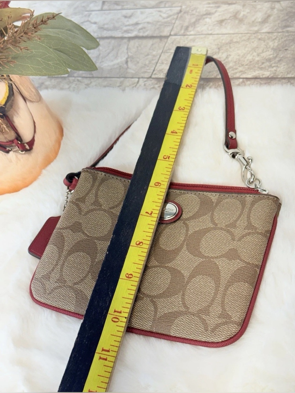 EUC COACH Peyton Signature Small Wristlet - Picture 10 of 11